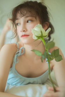 无法触碰的她